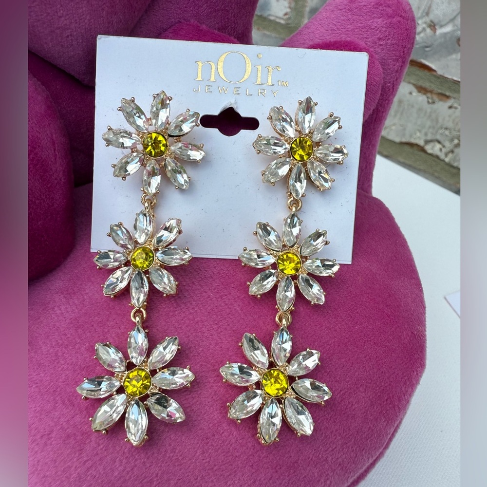 NWT! nOir Daisy Silver and Yellow Crystal Flower Dangle Earrings